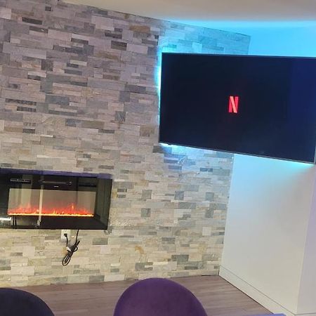 Luxurious 2 Bedrooms Apartment With Spa In Montreal Exterior photo